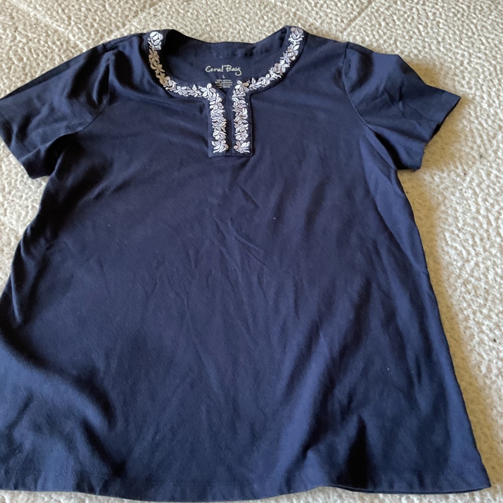 Coral Bay T-Shirt Womens Large Navy Blue Excellent Embroidered Split Neck Tee